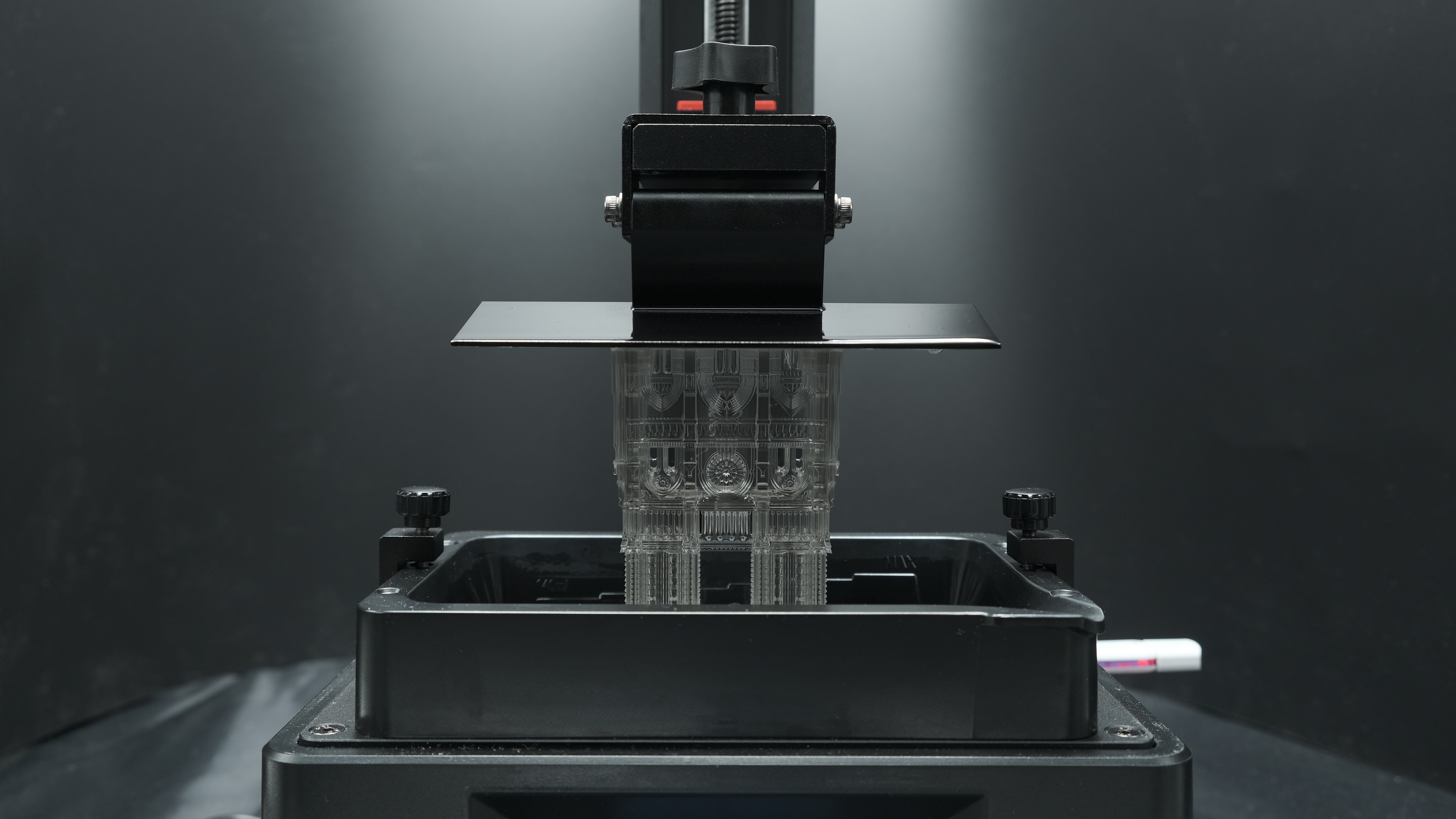 Stereolithography (SLA / DLP) 3D printing process producing high-detail resin components